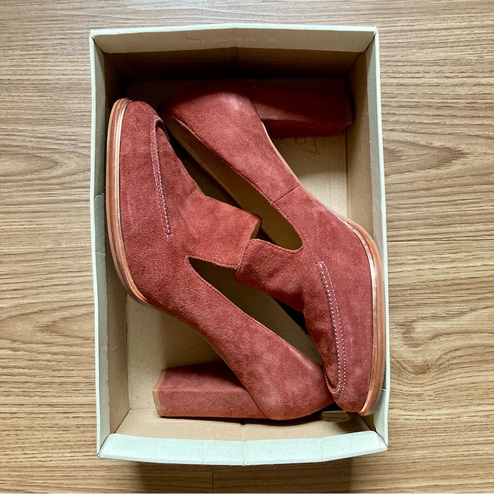 Clark’s NWT Brown Suede Heeled Loafers